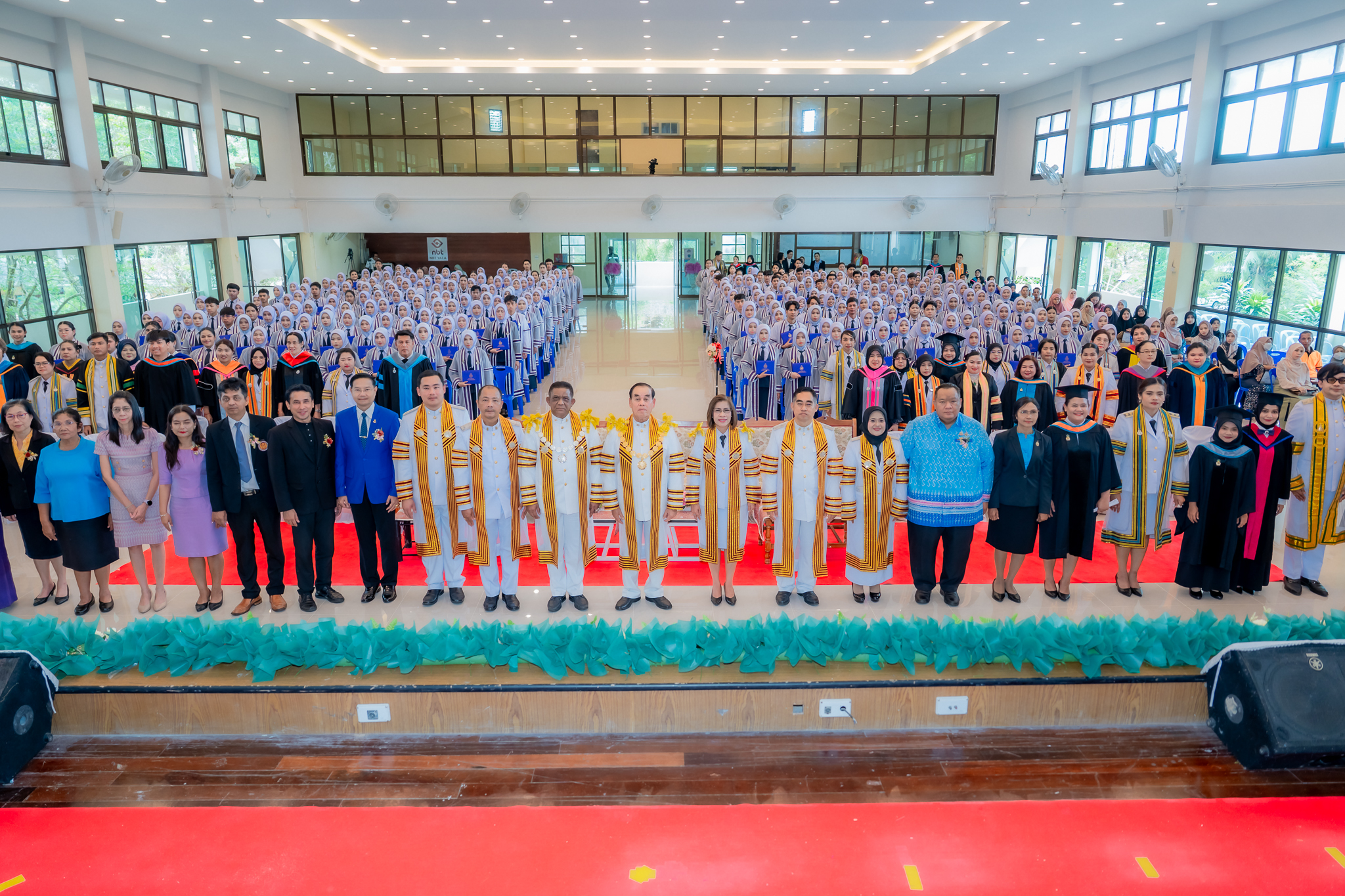 พิธีมอบประกาศนียบัตรผู้สำเร็จการศึกษา ประจำปีการศึกษา 2566 ระดับประกาศนียบัตรวิชาชีพ (ปวช.) และระดับประกาศนียบัตรวิชาชีพชั้นสูง (ปวส.)