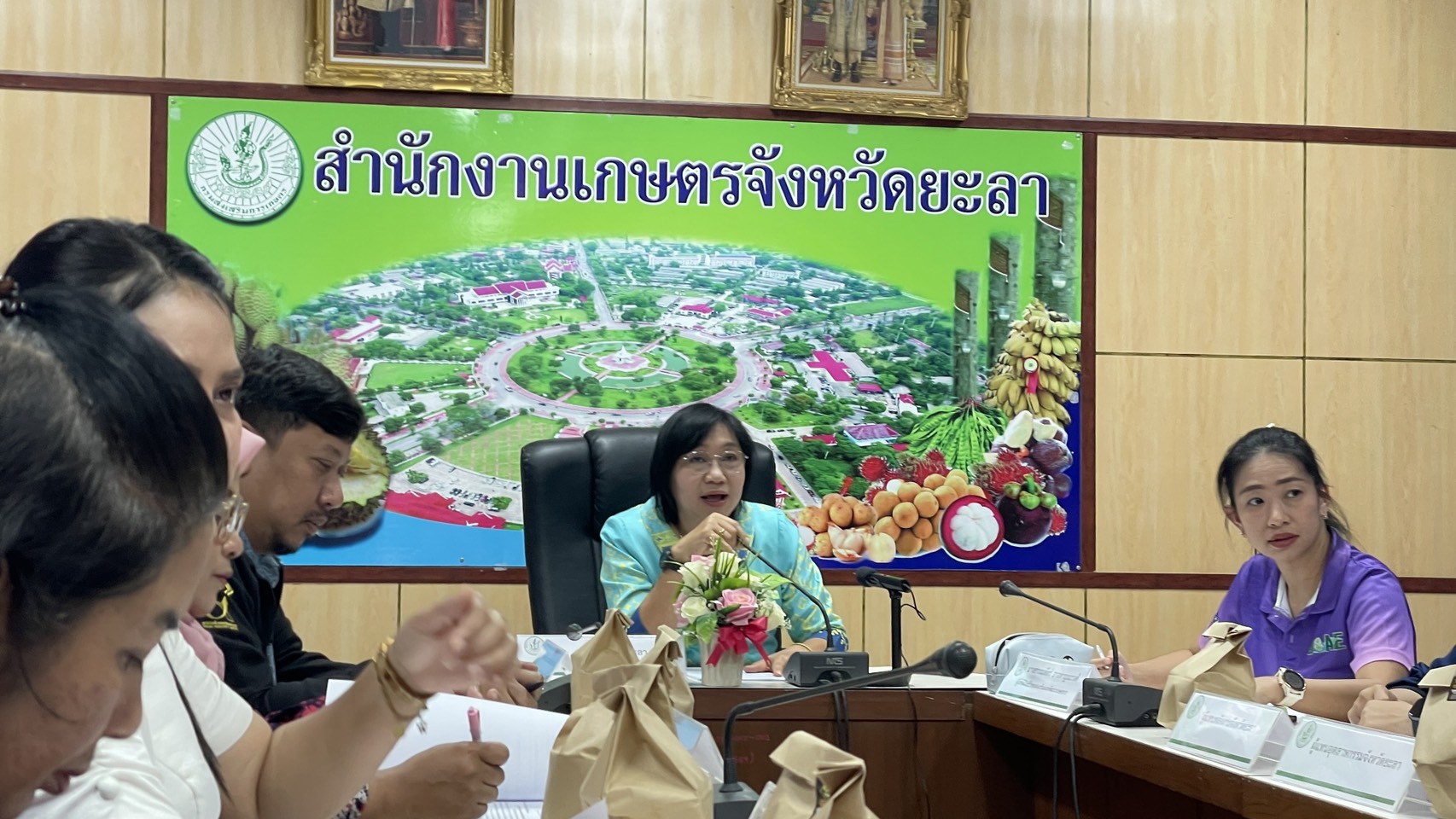 การประชุมคณะอนุกรรมการส่งเสริมวิสาหกิจชุมชนจังหวัดยะลา โดยมีวัตถุประสงค์เพื่อรายงานแผนการดำเนินงานส่งเสริม และสนับสนุนวิสาหกิจชุมชนจังหวัดยะลา