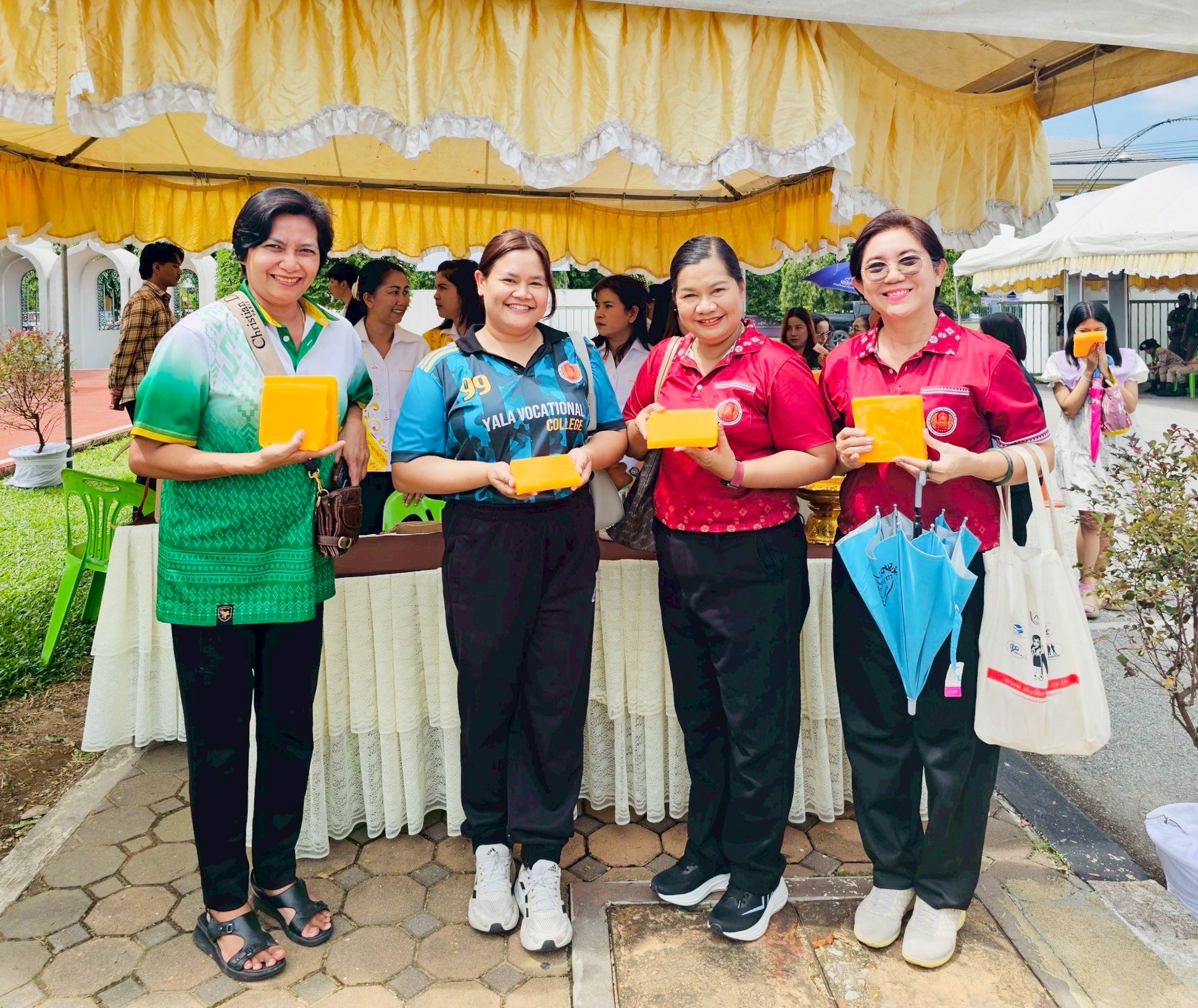ร่วมพิธีหล่อเทียนพรรษา ประจำปี 2568
