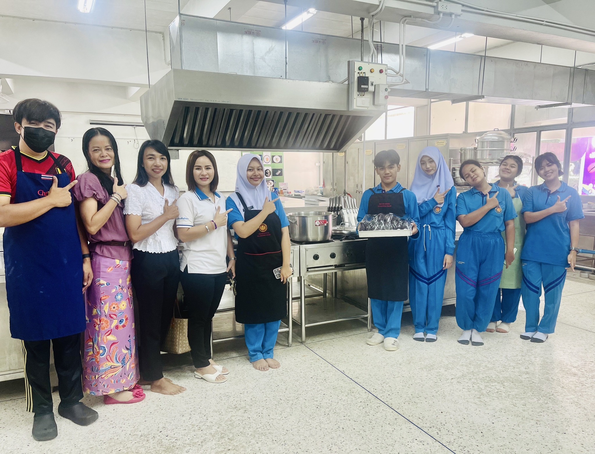 ร่วมงานปริวาสกรรมและบำเพ็ญสมณธรรมและร่วมเป็นเจ้าภาพภัตตาหารและน้ำปานะ