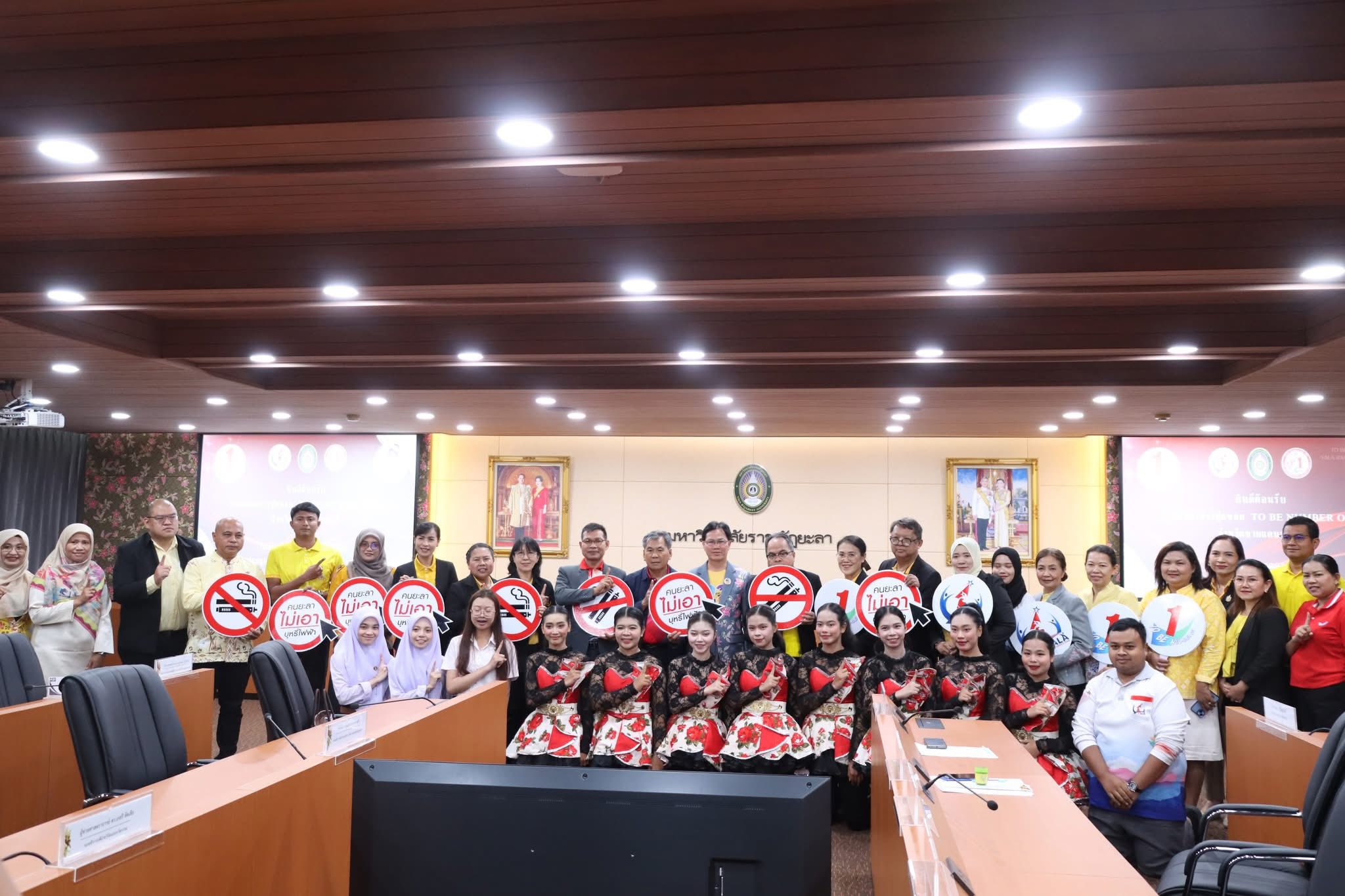 ร่วมงานแถลงข่าวการจัดการแข่งขันกีฬาฟุตซอล To Be Number One จังหวัดชายแดนภาคใต้