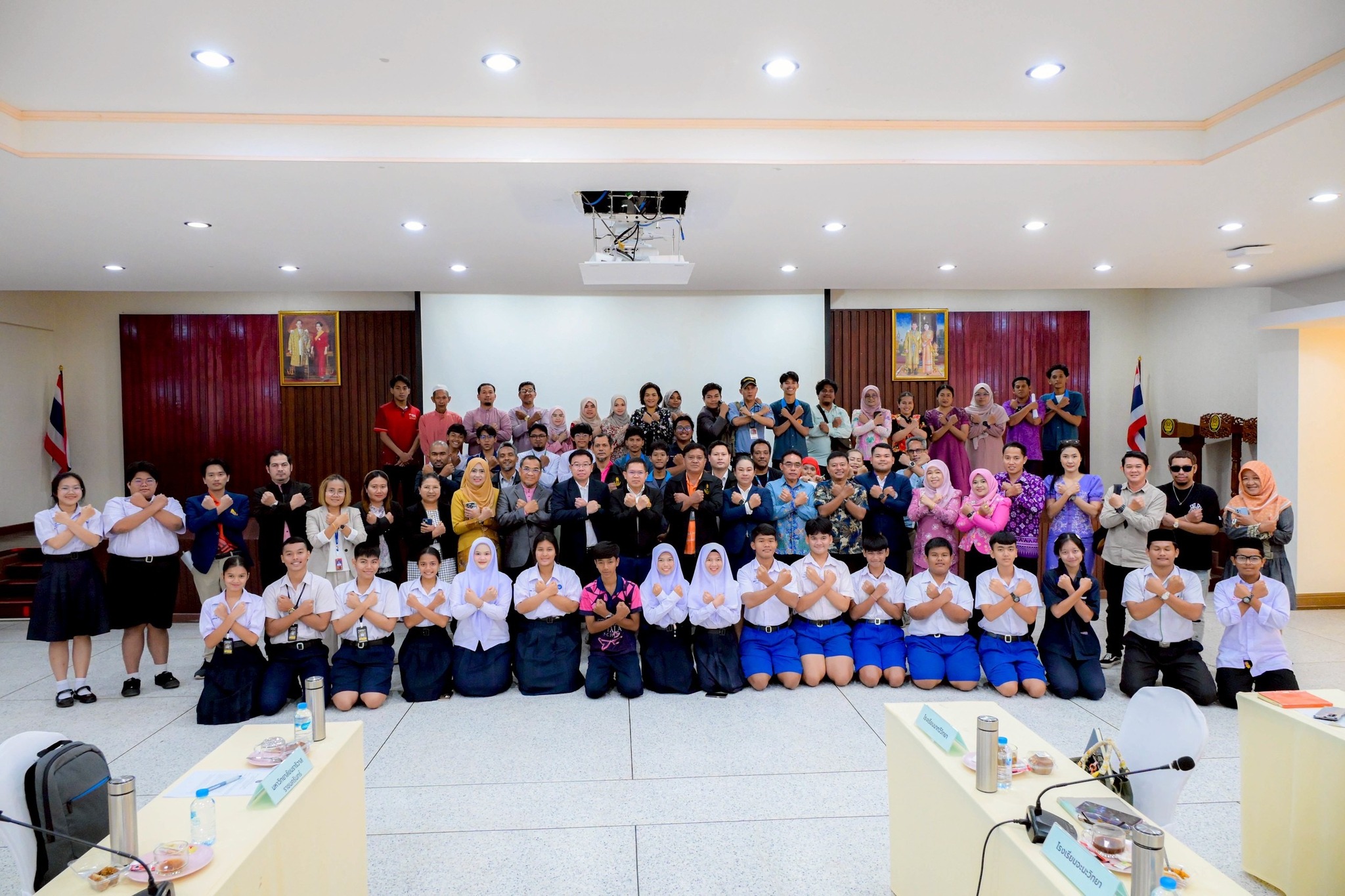 ประชุมชี้แจงเตรียมความพร้อมในสถานศึกษาเพื่อจัดกิจกรรมแก้ไขปัญหายาเสพติดในพื้นที่ จชต.