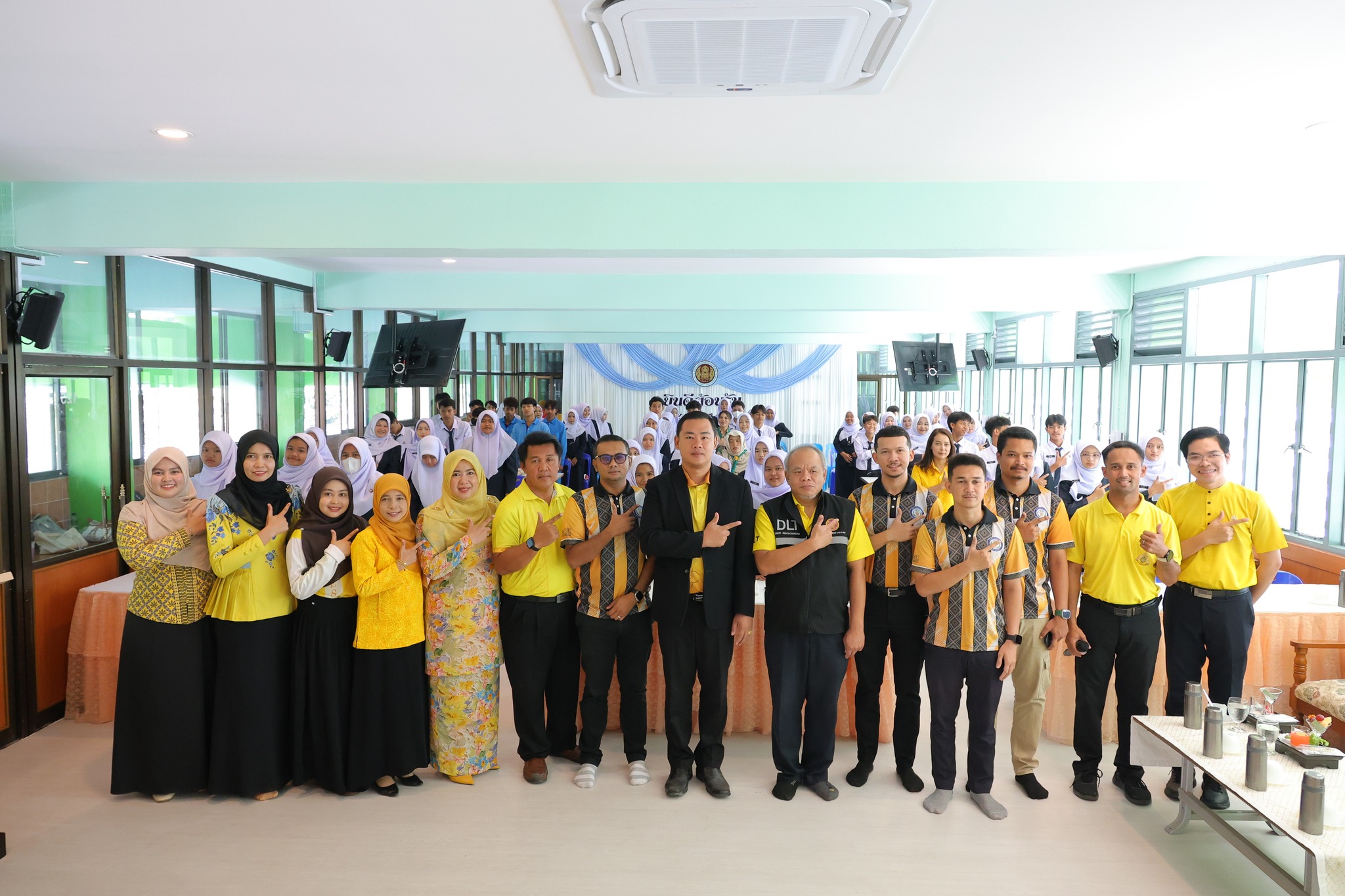 โครงการเสริมสร้างวินัยจราจรและความปลอดภัยทางถนนสำหรับนักเรียน นักศึกษา