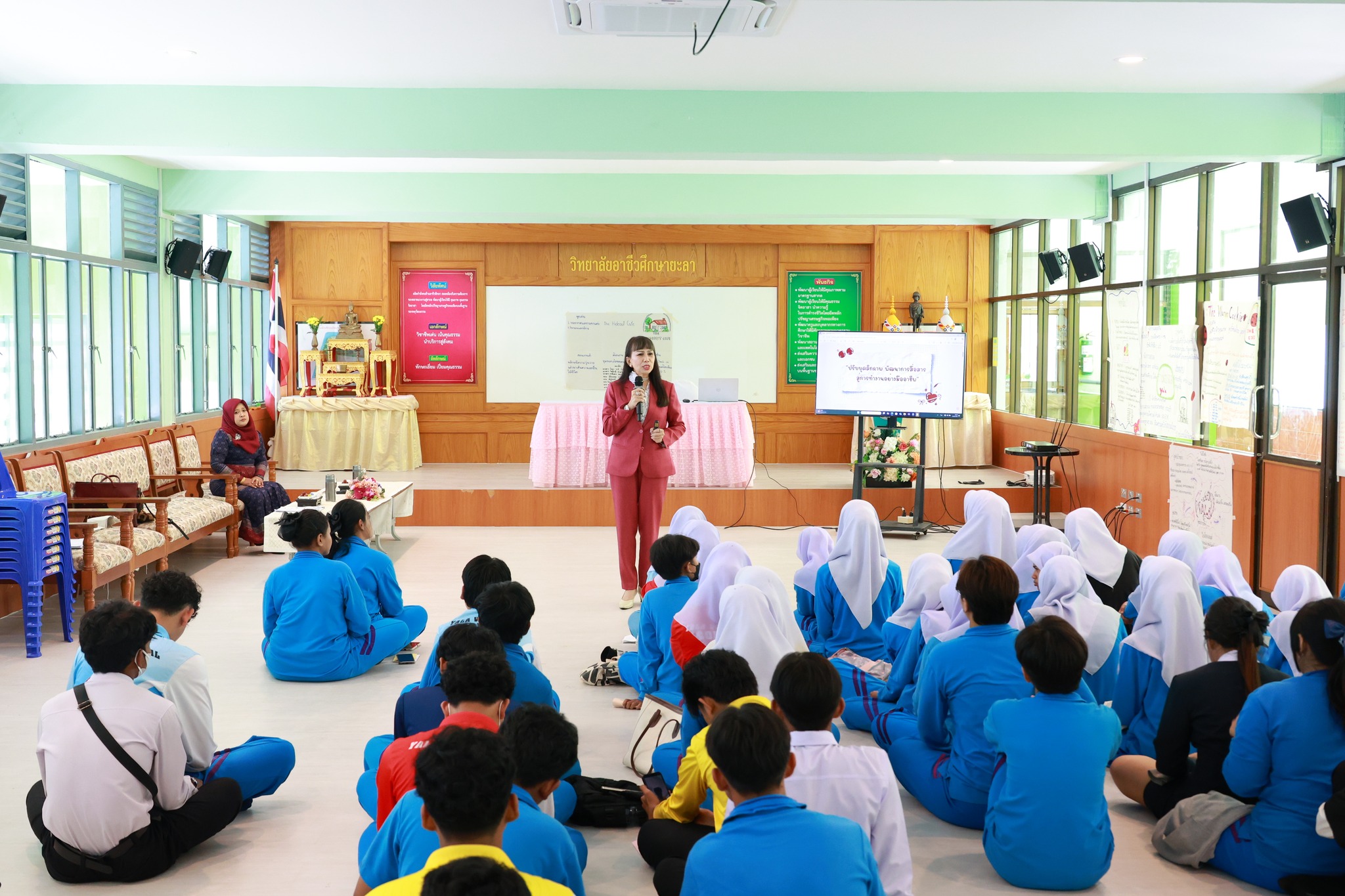 โครงการเสริมสร้างบุคลิกภาพและทักษะดิจิทัลสู่ความเป็นมืออาชีพ