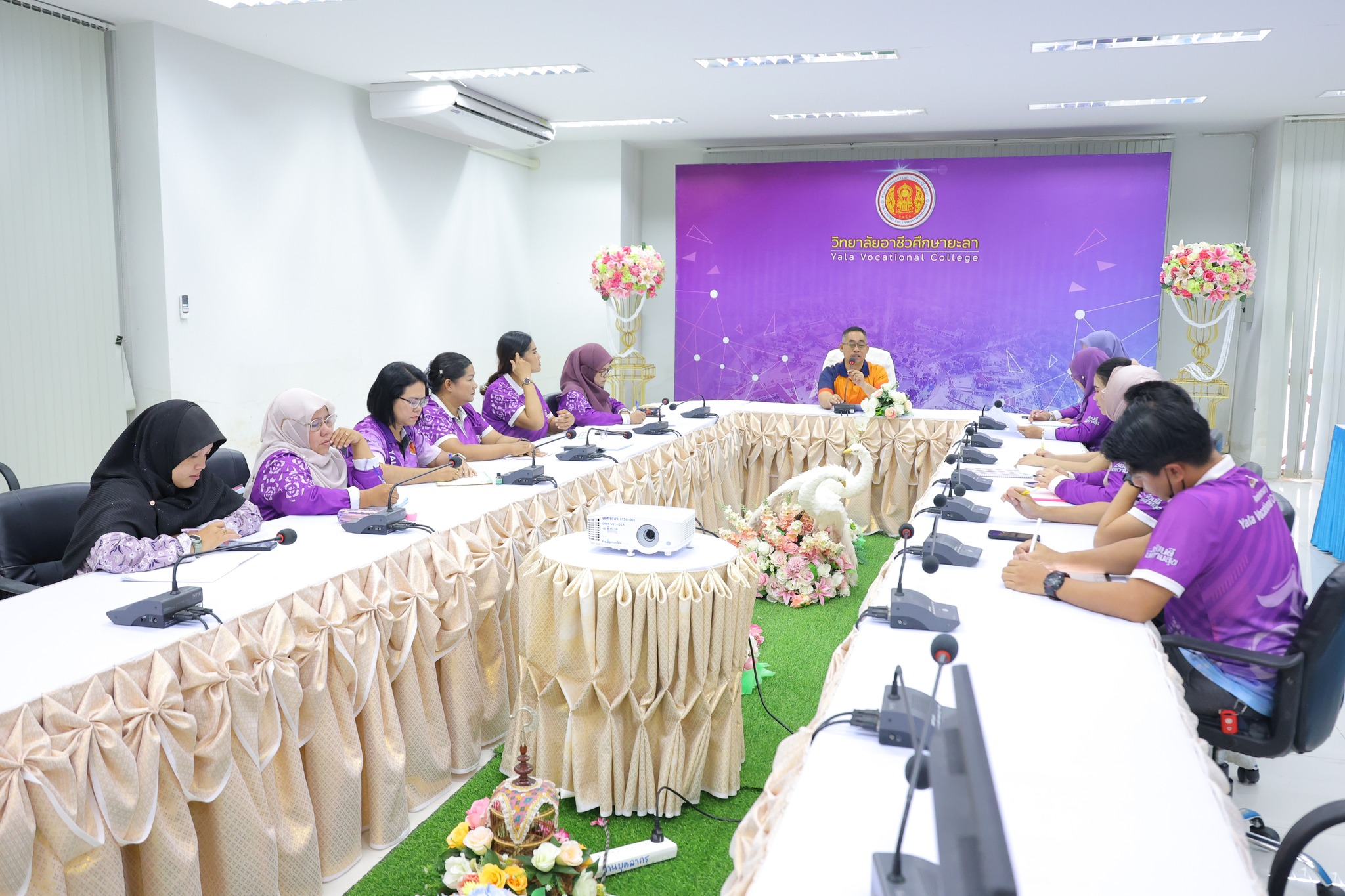 ประชุมเตรียมความพร้อมดำเนินโครงการสร้างผู้ประกอบการออนไลน์ (ก้าวใหม่สู่ออนไลน์ สร้างรายได้อย่างยั่งยืน)