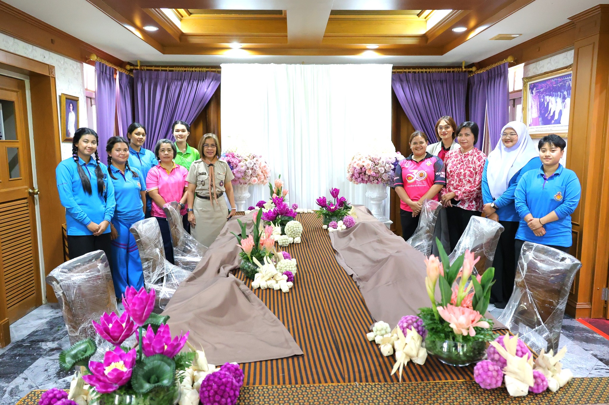 จัดประดับตกแต่งสถานที่ ณ อาคารจวนผู้ว่าราชการจังหวัดยะลา เพื่อเตรียมการรับเสด็จฯ สมเด็จพระกนิษฐาธิราชเจ้า กรมสมเด็จพระเทพรัตนราชสุดา สยามบรมราชกุมารี ในโอกาสเสด็จพระราชดำเนินทรงปฏิบัติพระราชกรณียกิจ ในพื้นที่จังหวัดยะลา