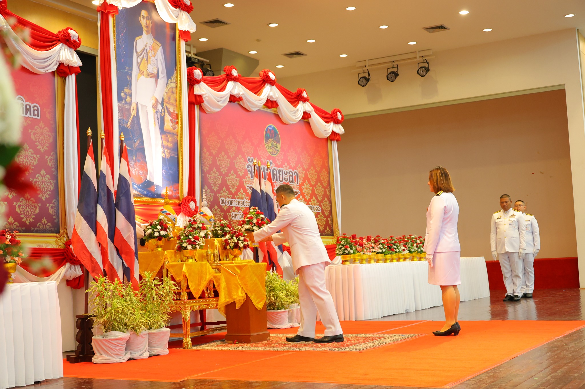 พิธีเจริญพระพุทธมนต์ ทำบุญตักบาตรถวายพระราชกุศล และพิธีวางพุ่มดอกไม้ถวายสักการะ ในกิจกรรมเฉลิมพระเกียรติพระบาทสมเด็จพระปรเมนทรมหาอานันทมหิดล พระอัฐมรามาธิบดีทร เนื่องในโอกาสวันพระบรมพราชสมภพครบ 100 ปี 20 กันยายน พุทธศักราช 2568