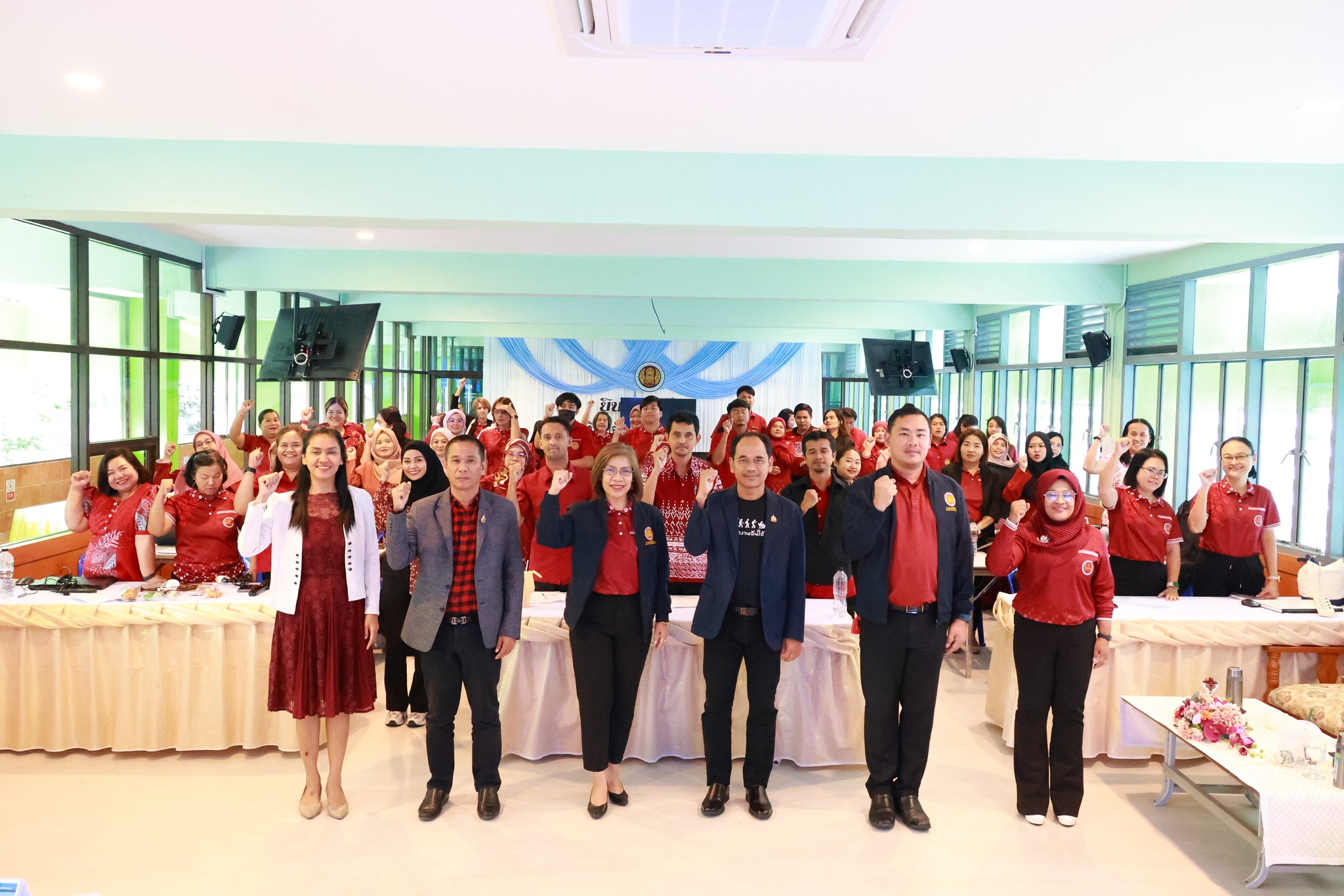 พิธีปิด :: โครงการอบรมเชิงปฏิบัติการ “การพัฒนาหลักสูตรอาชีวศึกษาเชิงบูรณาการ ด้วยปัญญาประดิษฐ์ (AI) เพื่อสร้างนวัตกรรมและอาชีพชุมชน”