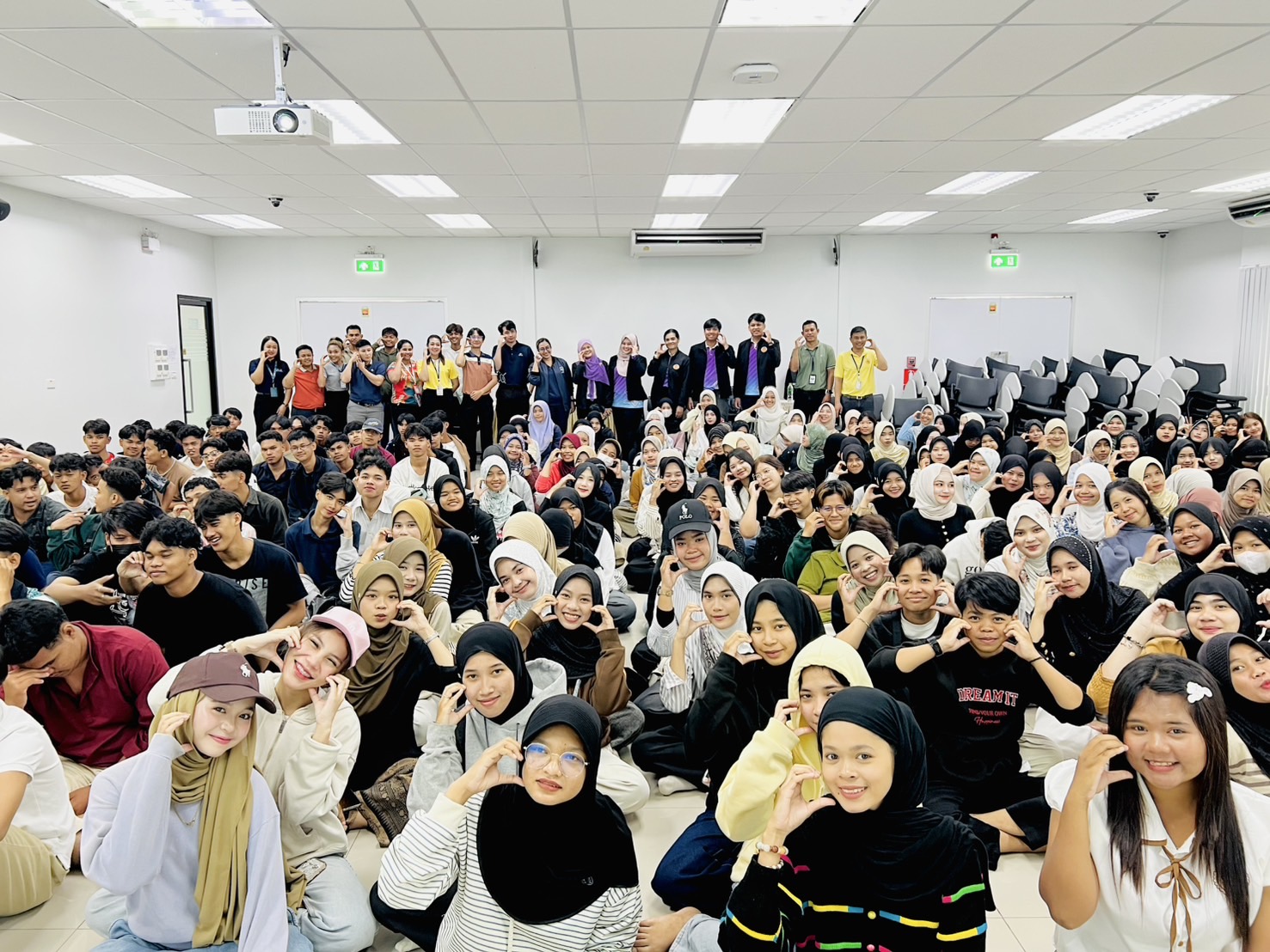 โครงการสร้างอาชีพ ให้กับนักศึกษาทวิภาคี ออกฝึกอาขีพสถานประกอบการ