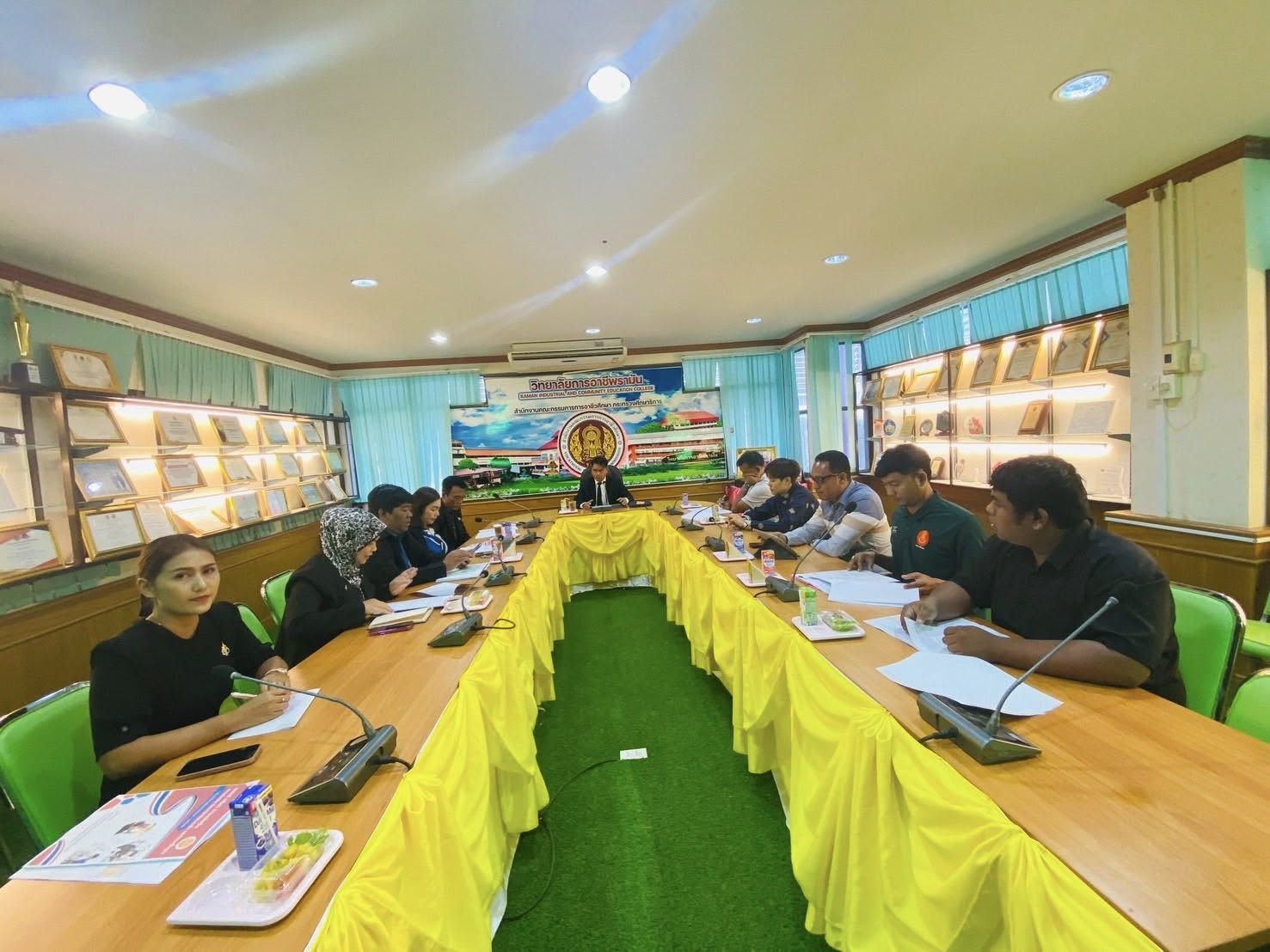 ร่วมประชุมคณะกรรมการผู้ตัดสิน การแข่งขันประกวดร้องเพลงและการประกวดวงดนตรีโฟล์คซอง #ระดับอาชีวศึกษาจังหวัดยะลา ประจำปีการศึกษา 2568