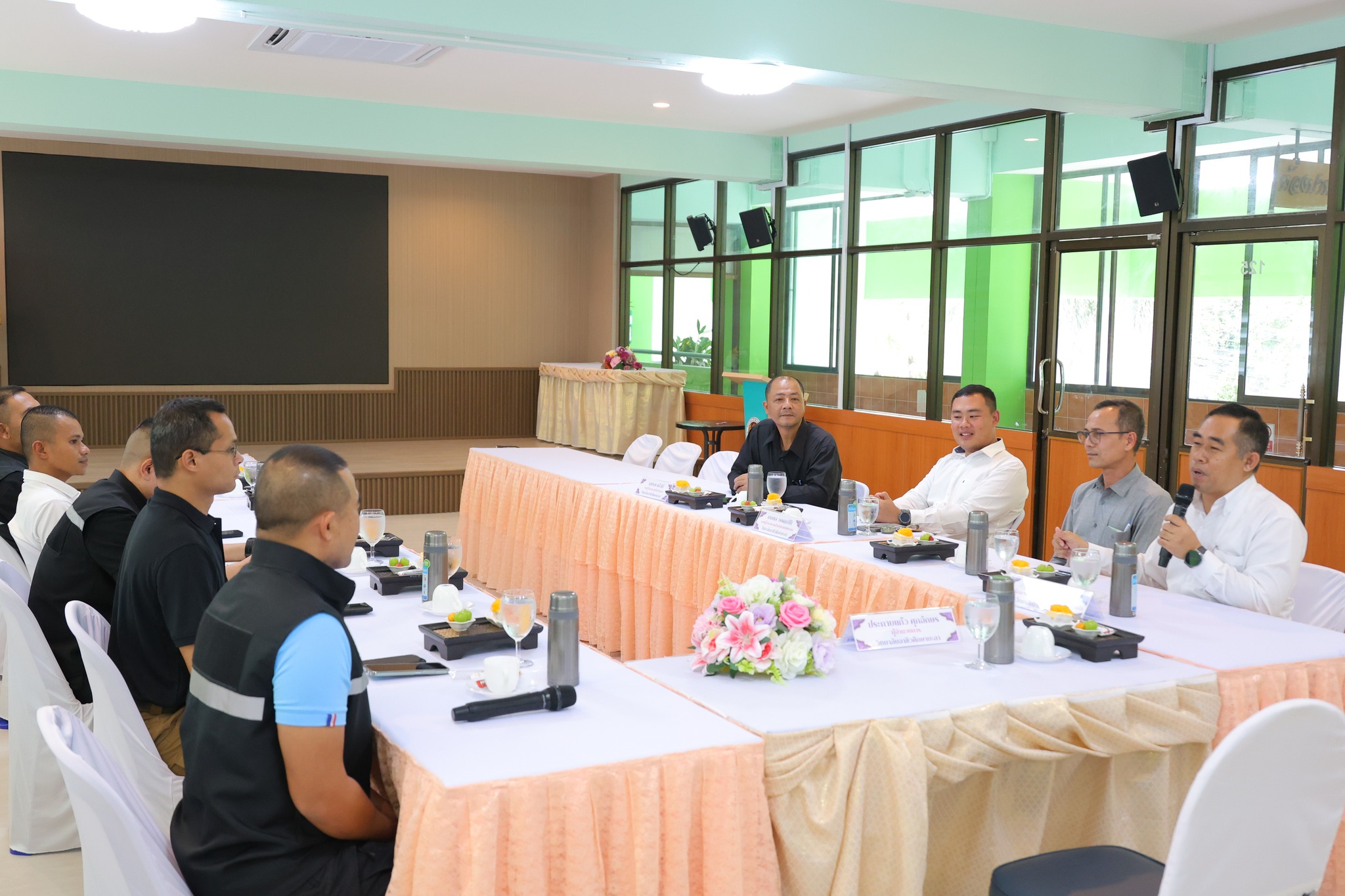 กองสันติวิธี ศูนย์สันติวิธี (กอ.รมน. ภาค 4) ร่วมพบปะผู้บริหาร