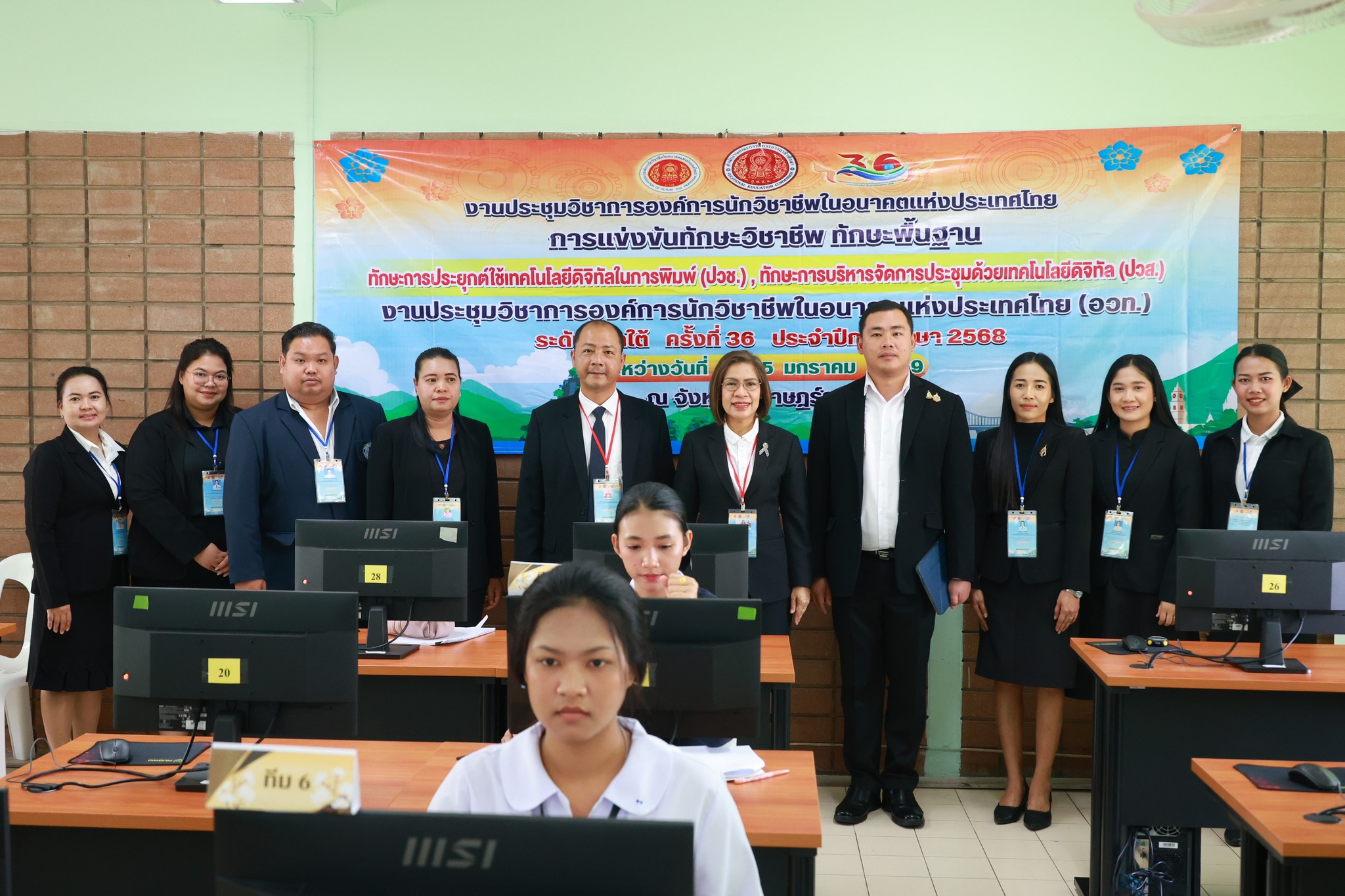 บรรยากาศการแข่งขันทักษะวิชาชีพ ทักษะการประยุกต์ใช้เทคโนโลยีดิจิทัลในการพิมพ์ (ปวช.) ในงานประชุมวิชาการองค์การนักวิชาชีพในอนาคตแห่งประเทศไทย ระดับภาคใต้ ครั้งที่ 36 ประจำปีการศึกษา 2568 ระหว่างวันที่ 11-15 มกราคม 2569 ณ จังหวัดสุราษฎร์ธานี