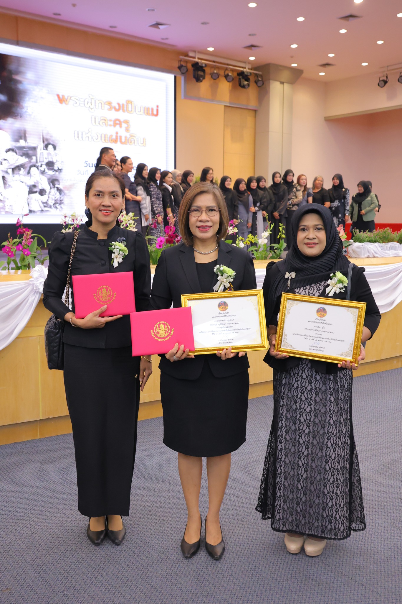 วันครู ประจำปี พ.ศ. 2569 จังหวัดยะลา “พระผู้ทรงเป็นแม่และครูแห่งแผ่นดิน”