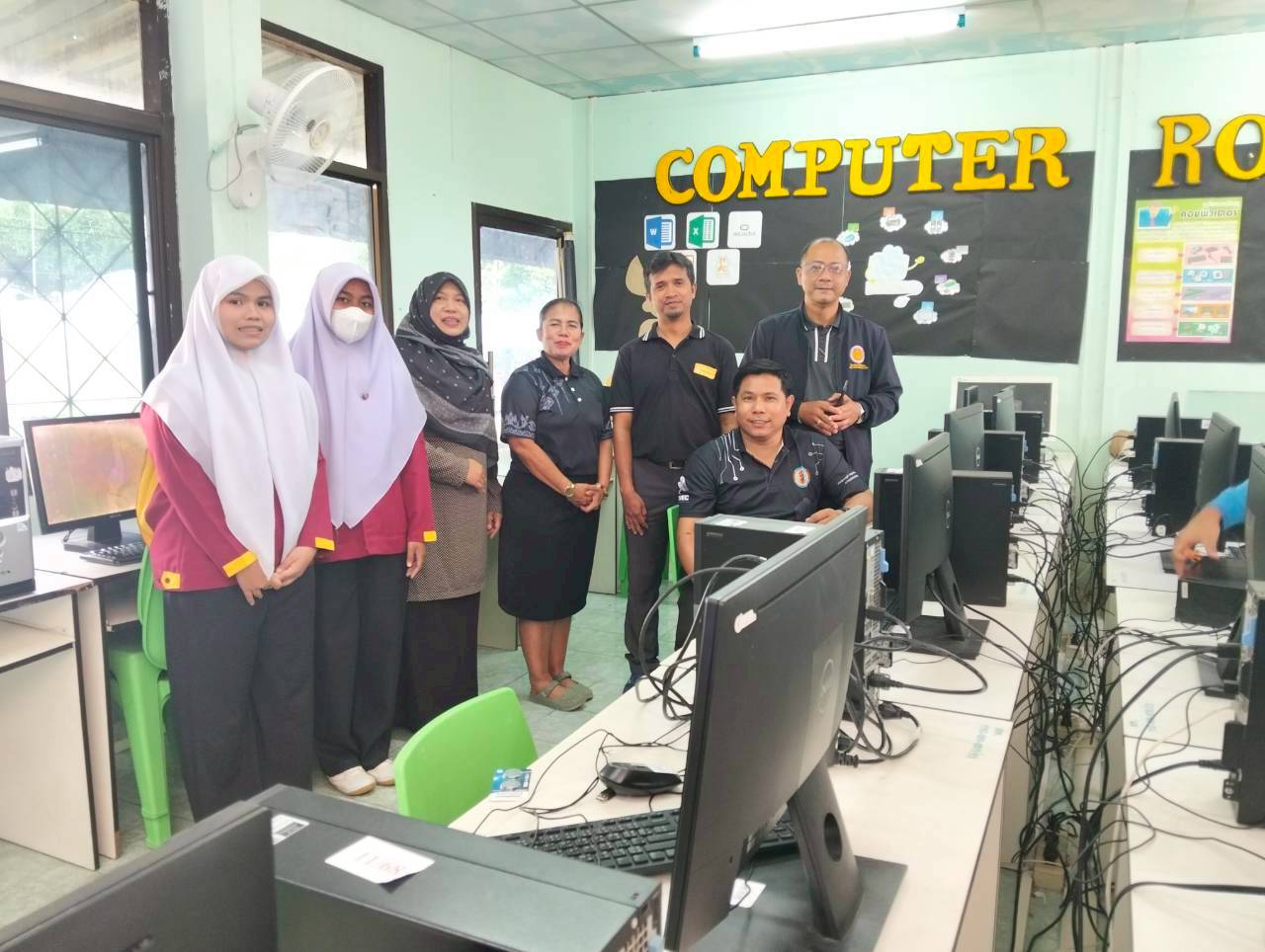 ซ่อมบำรุงคอมพิวเตอร์ ที่ห้องปฏิบัติการคอมพิวเตอร์ของโรงเรียนวัดลำพะยา(มิ่งชูชาติ-ขวัญราษฎร์นารี) และศูนย์พัฒนาเด็กเล็ก อบต.ลำพะยา