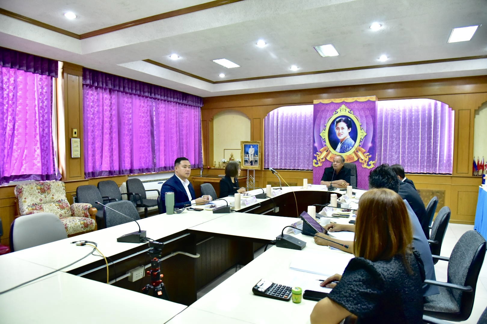ประชุมคณะกรรมการประเมินองค์ประกอบตัวชี้วัด และคะแนนในการประเมินตามองค์ประกอบการประเมินศักยภาพของผู้ประสงค์ขอย้าย ตำแหน่ง ครู
