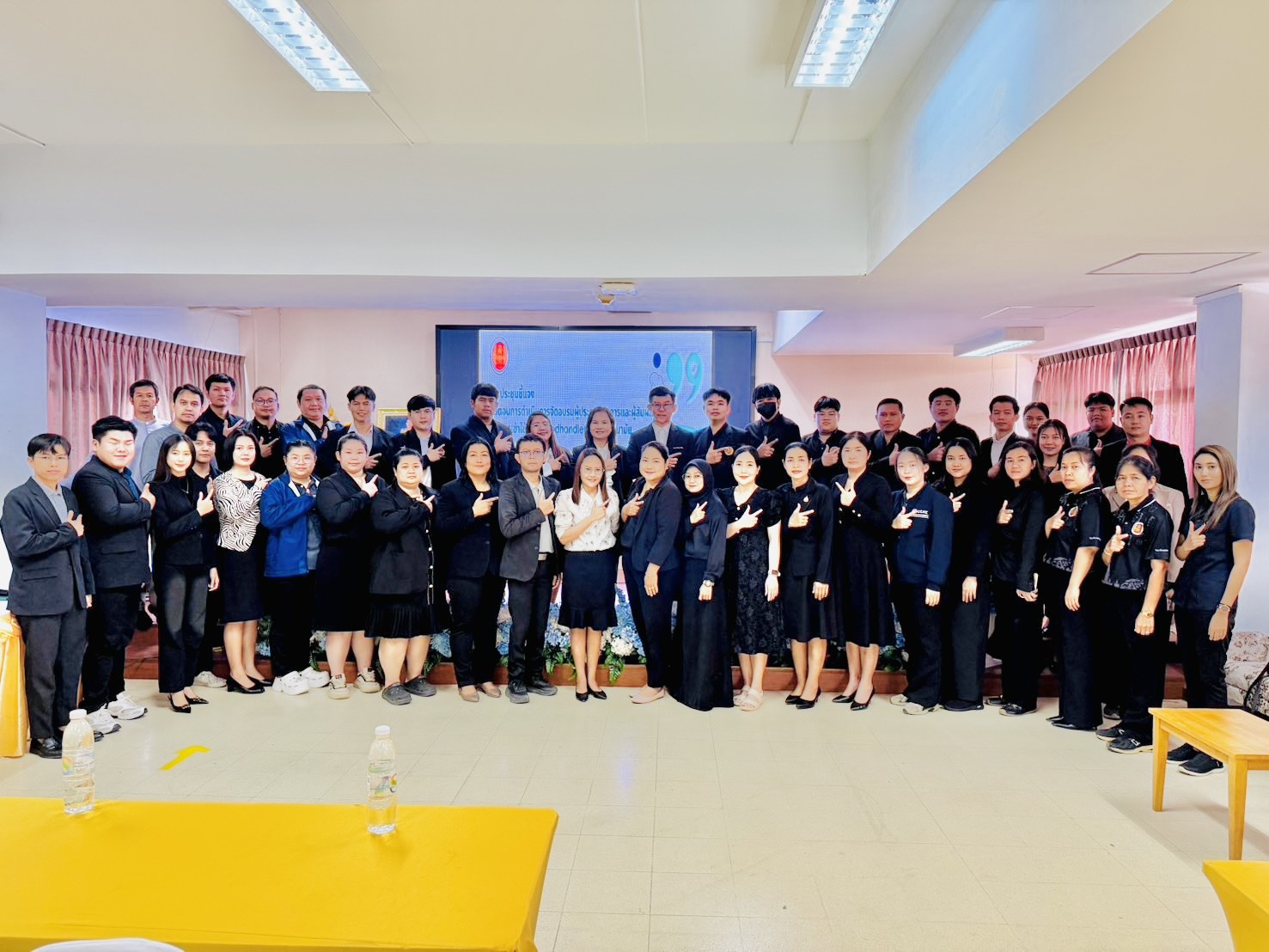 ประชุมชี้แจงขั้นตอนการดำเนินการจัดอบรมผู้ประกอบกิจการและผู้สัมผัสอาหารและการเข้าใช้งานระบบ foodhandler ของกรมอนามัย