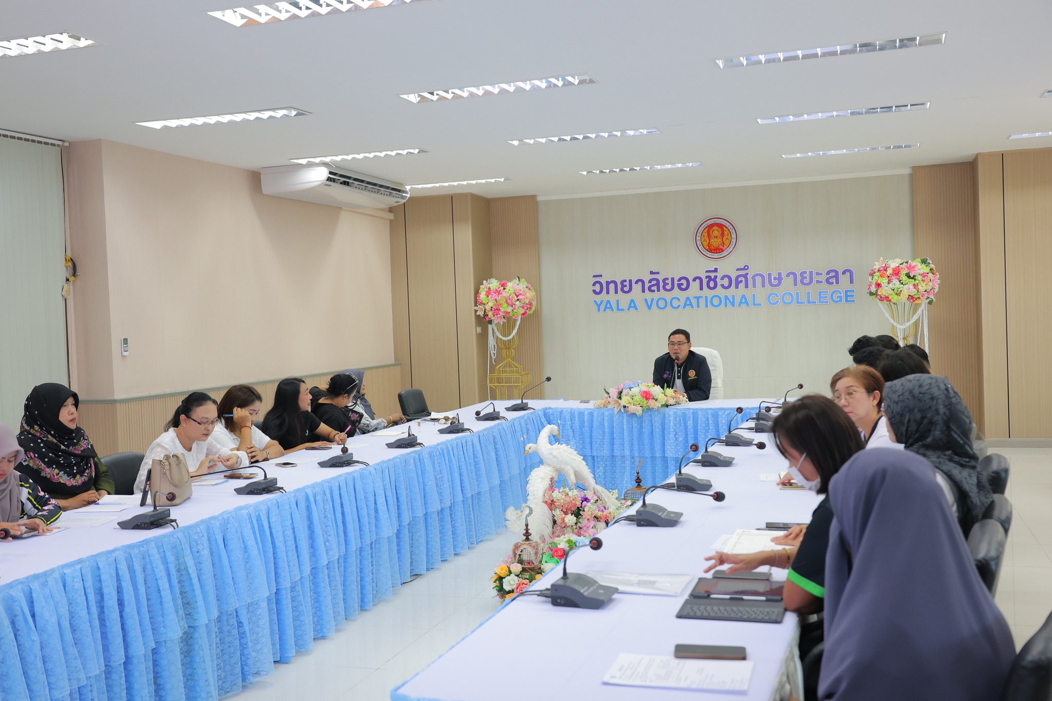 ประชุมคณะกรรมการรับรายงานตัว มอบตัว และลงทะเบียนวิชาเรียน ประจำภาคเรียนที่ 1 ปีการศึกษา 2569