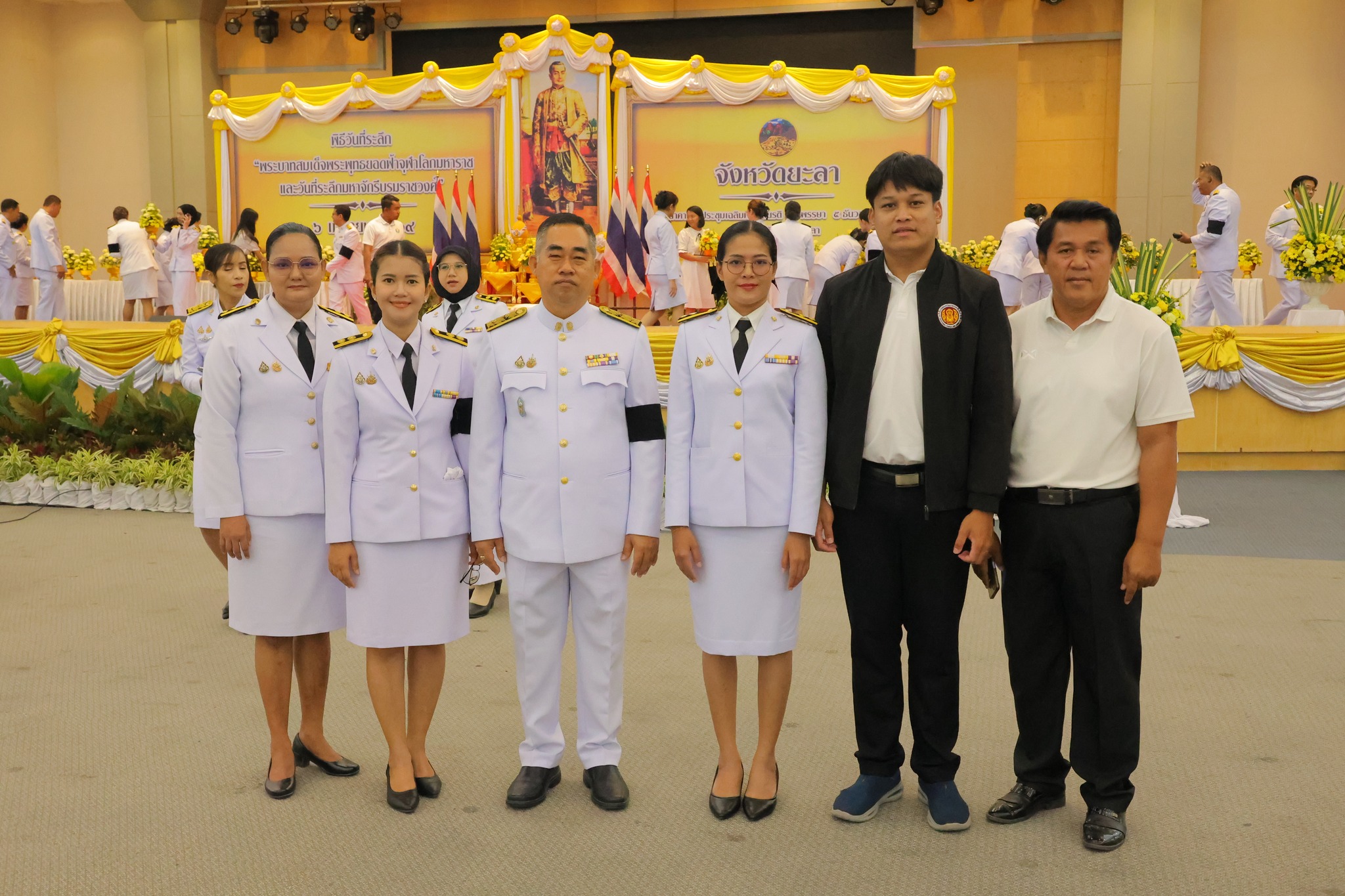 เข้าร่วมพิธีวางพานพุ่มดอกไม้และถวายราชสดุดี เนื่องในพิธีวันที่ระลึกพระบาทสมเด็จพระพุทธยอดฟ้าจุฬาโลกมหาราช และวันที่ระลึกมหาจักรีบรมราชวงศ์ ประจำปี 2569