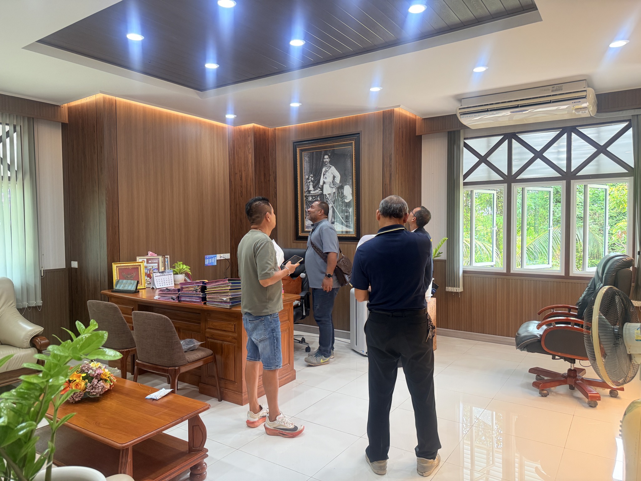 ตรวจรับงาน ปรับปรุงอาคารเรียน อาคารวิทยบริการและอาคารสำนักงาน งวดที่ 1