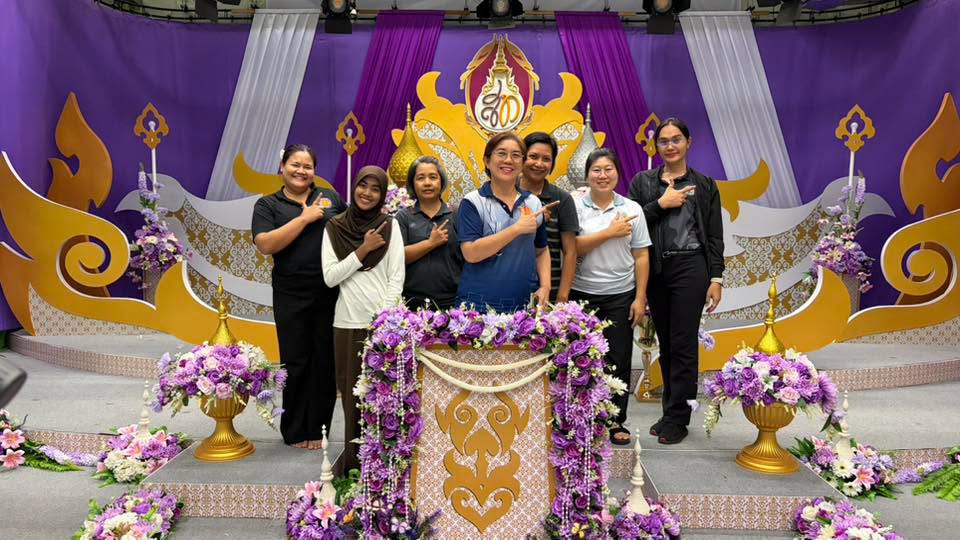 วิทยาลัยอาชีวศึกษายะลา ร่วมจัดสถานที่ประดับตกแต่งฉากในการบันทึกเทปโทรทัศน์รายการพิเศษถวายพระพรชัยมงคล เนื่องในโอกาสวันเฉลิมพระชนมพรรษา สมเด็จพระเจ้าสุทิดา พัชรสุธาพิมลลักษณ พระบรมราชินีนาถ ( 3 มิถุนายน 2569 )