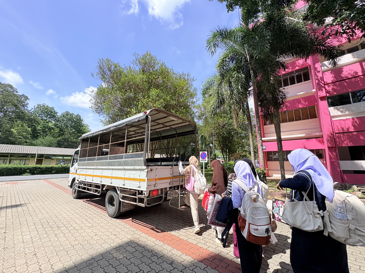 โครงการสวัสดิการรถรับ-ส่งนักเรียน นักศึกษา เนื่องในวันตรุษอีดิ้ลอัฎฮา 2569