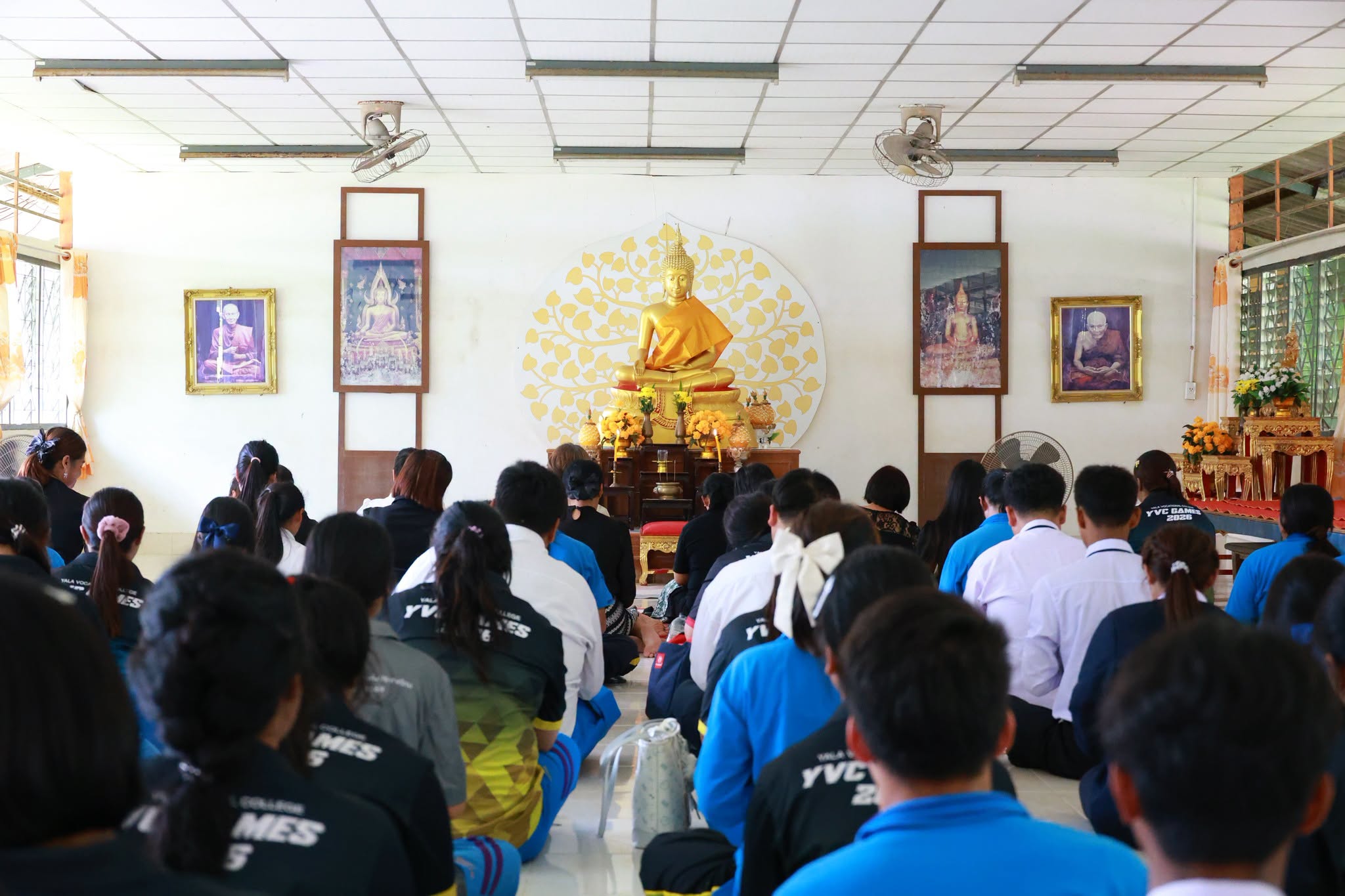 ธรรมดาของชีวิต มีแล้วก็กลับไม่มีได้ โลกสลับกันไปมา เหมือนมืดแล้วสว่าง อย่าเสียใจหรือดีใจกับสิ่งใดให้มากนัก : กิจกรรมชมรมพุทธศาสนา​ วิทยาลัยอาชีวศึกษายะลา