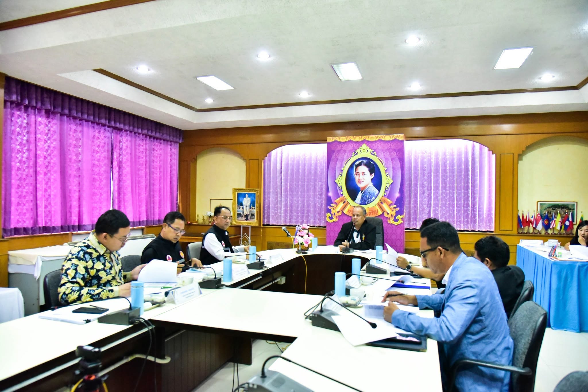 ประชุมคณะกรรมการพิจารณาตรวจสอบคุณสมบัติผู้สมัครสอบคัดเลือกตำแหน่งครูผู้ช่วย สังกัด สำนักงานคณะกรรมการการอาชีวศึกษา