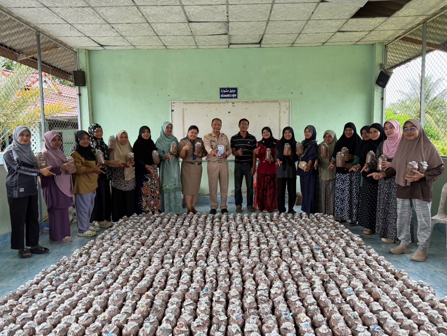 ลงพื้นที่ตรวจเยี่ยมการจัดการเรียนการสอนหลักสูตรระยะสั้นสาฃางานการเพาะเห็ดนางฟ้า ให้กับประชาชนในพืันที่อำเภอกรงปินัง