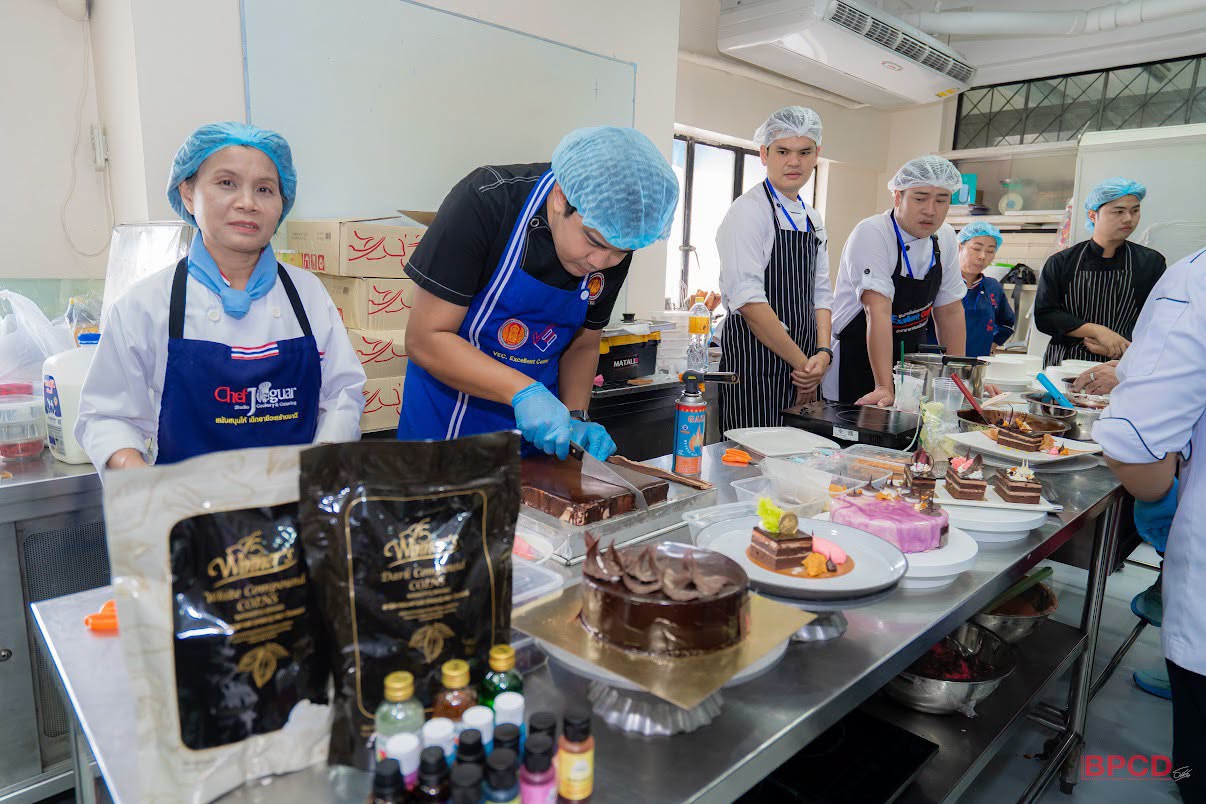 โครงการพัฒนาทักษะการแต่งหน้าเค้กสไตล์โมเดิร์นตามแนวทางสะเต็มศึกษา