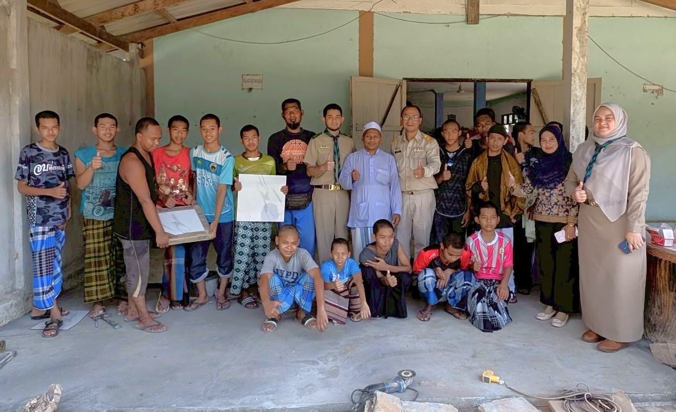 ตรวจเยี่ยมการจัดการเรียนการสอนหลักสูตรระยะสั้นสาขางาน งานปูกระเบื้อง ให้กับกลุ่มสถาบันปอเนาะ