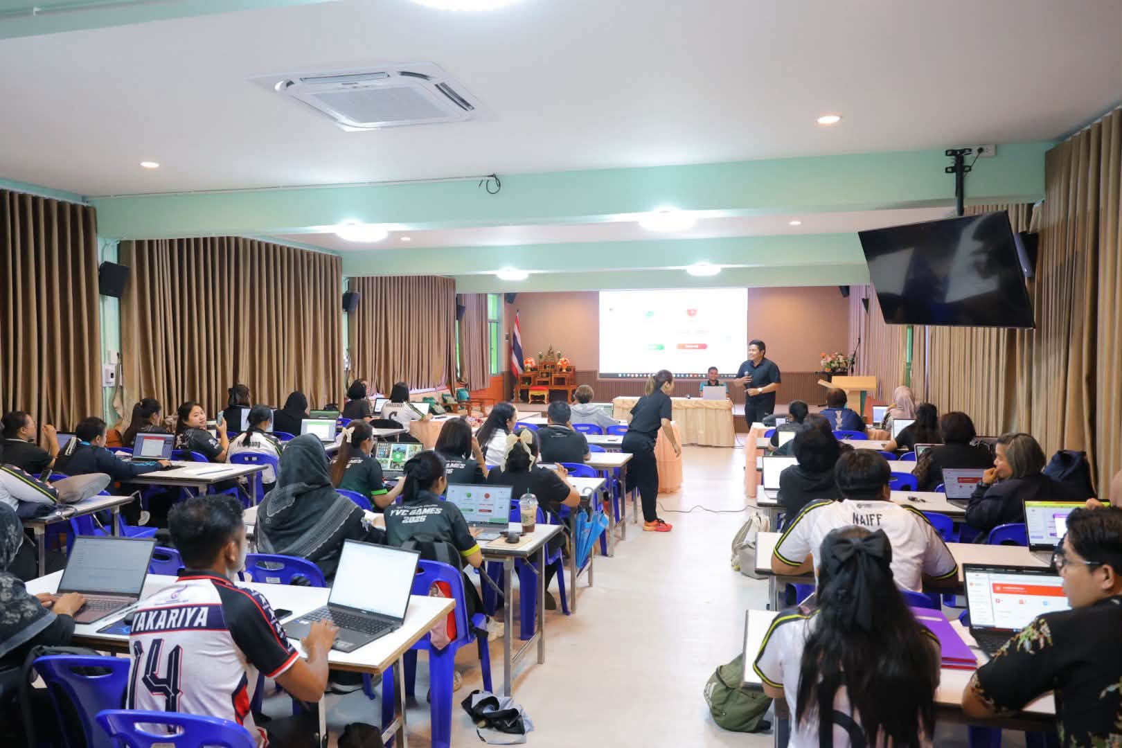 การประชุมข้าราชการ และพนักงานราชการ เพื่อปรับปรุงข้อมูลผ่านระบบบริหารงานบุคคล