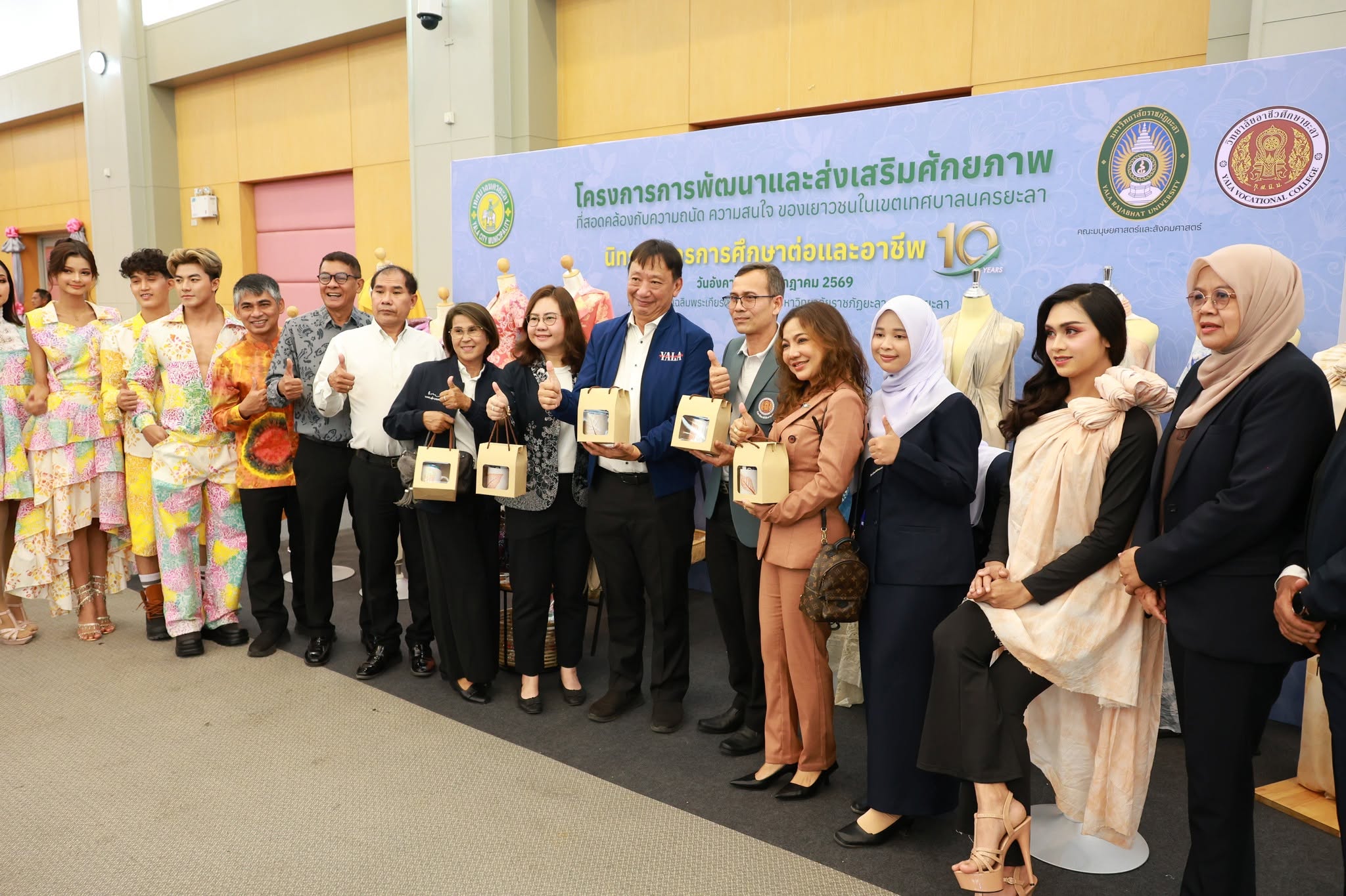 ร่วมออกบูธนิทรรศการแนะแนวการศึกษาและอาชีพ ครั้งที่ 10