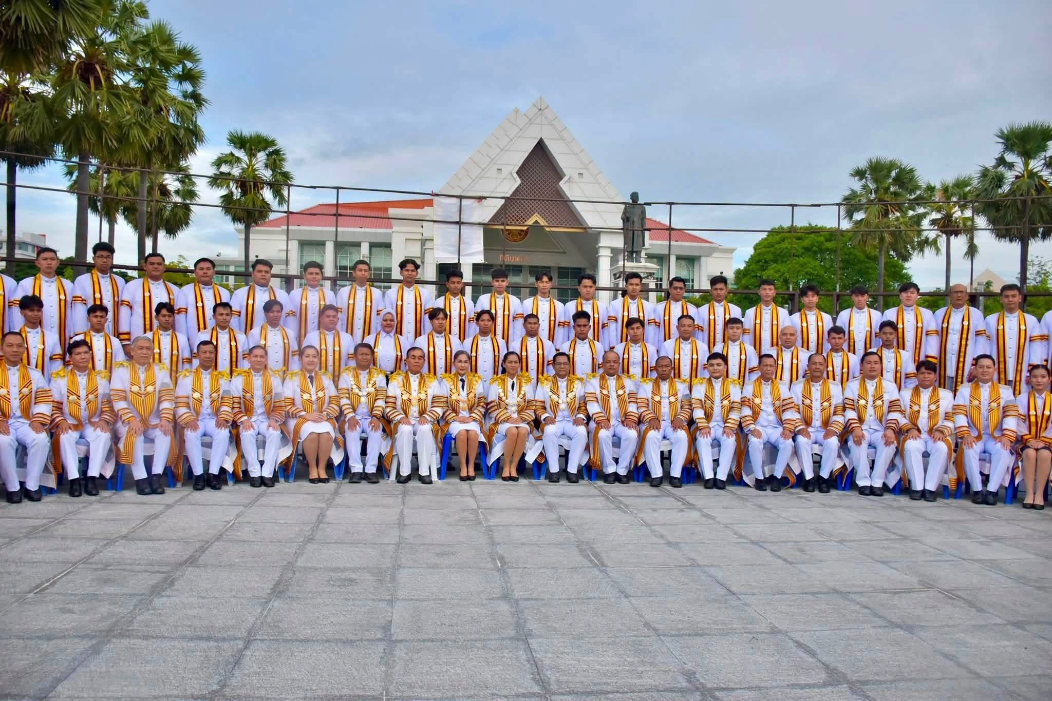 วิทยาลัยอาชีวศึกษายะลา ร่วมปฏิบัติหน้าที่และร่วมพิธีพระราชทานปริญญาบัตรแก่ผู้สำเร็จการศึกษาจากสถาบันการอาชีวศึกษา ประจำปีการศึกษา 2568