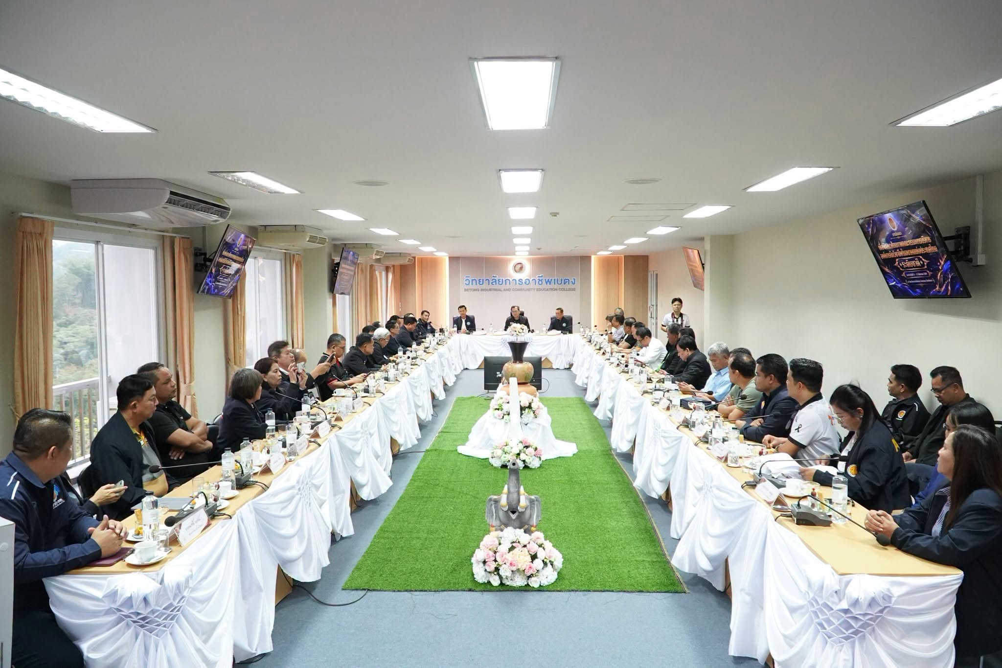 ร่วมต้อนรับคณะกรรมการบริหารองค์การนักวิชาชีพในอนาคตแห่งประเทศไทย ระดับชาติ