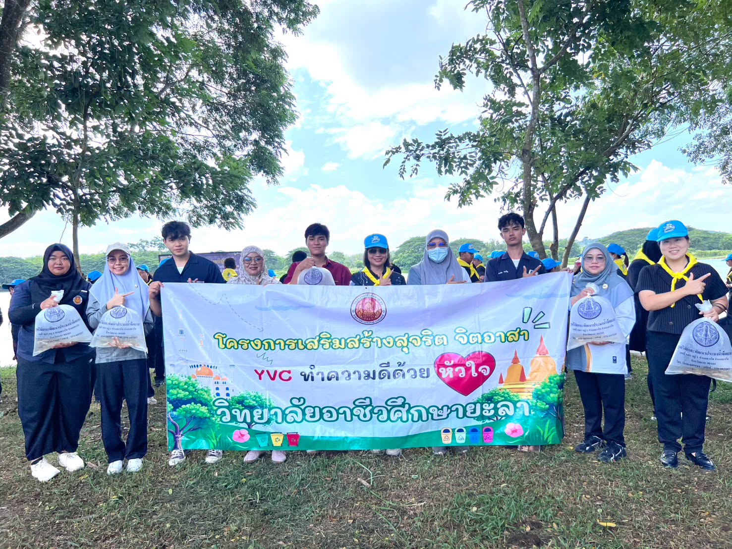 กิจกรรมปล่อยพันธุ์สัตว์น้ำ เฉลิมพระเกียรติฯ (ปลาน้ำจืดหลากหลายสายพันธุ์)