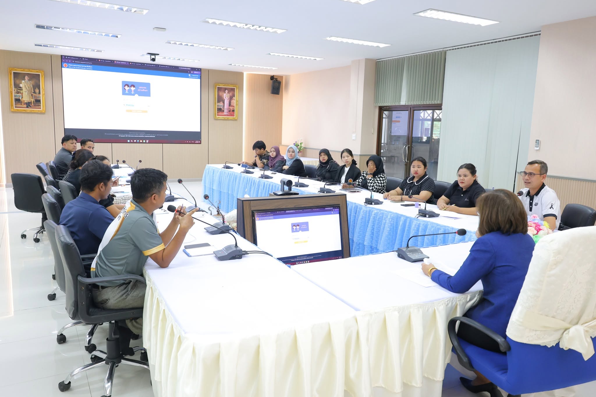 ประชุมชี้แจงเกณฑ์และแนวทางการประเมินการดำเนินงานการติดตามภาวะการมีงานทำและการศึกษาต่อของผู้สำเร็จการศึกษาอาชีวศึกษา