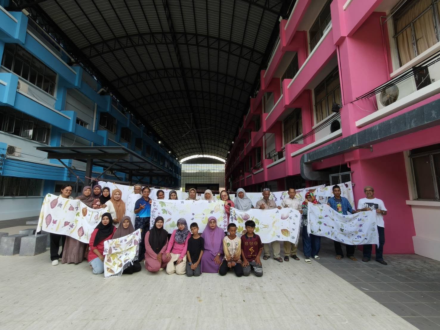 หลักสูตรอีโคพรินต์ (Eco print) จากใบไม้ท้องถิ่น” ภายใต้โครงการพัฒนาทักษะและสมรรถนะวิชาชีพกำลังคน (Reskill – Upskill) ประจำปีงบประมาณ พ.ศ. 2569