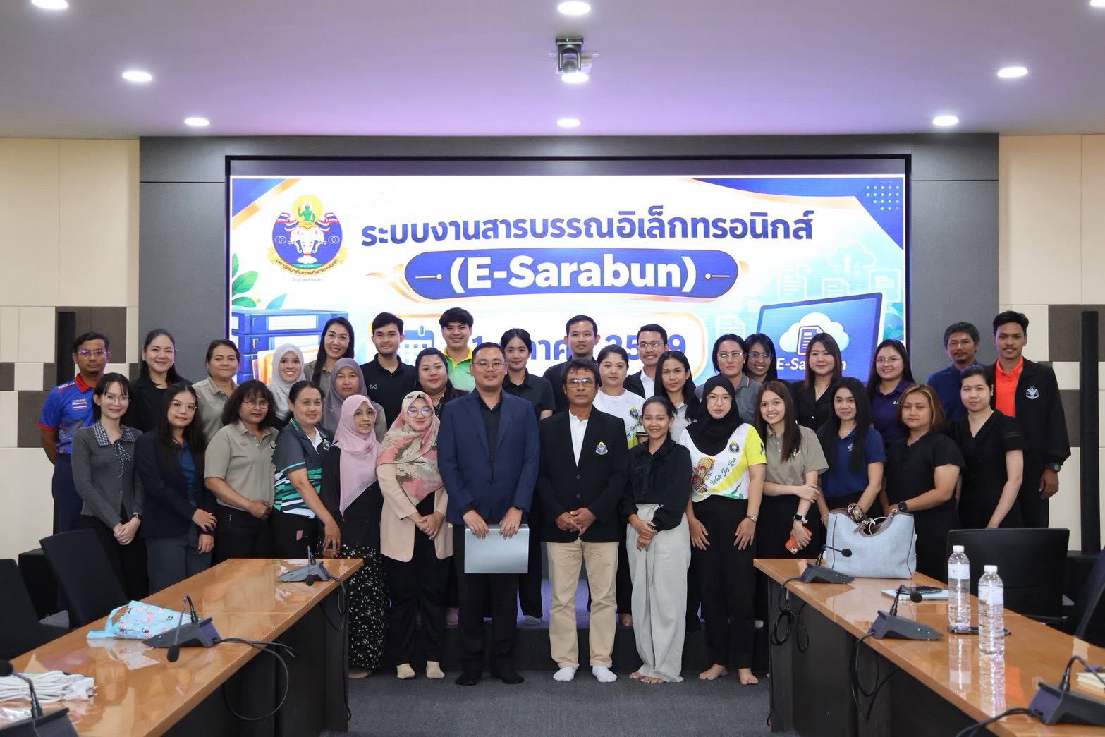 รองพงศธร เป็นวิทยากรบรรยายการใช้งานระบบสารบรรณอิเล็กทรอนิกส์ (E-Sarabun) แก่บุคลากรมหาวิทยาลัยการกีฬาแห่งชาติ วิทยาเขตยะลา
